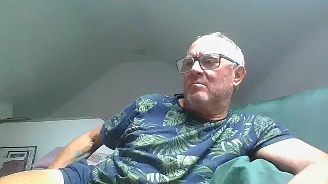 Snapshot of naughtygrandad1 chatting on June 27, 9:14 am naughtygrandad1 online show from June 27, 9:14 am