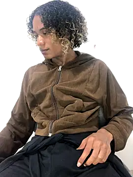Noah Miller7 online show from September 23, 7:50 pm
