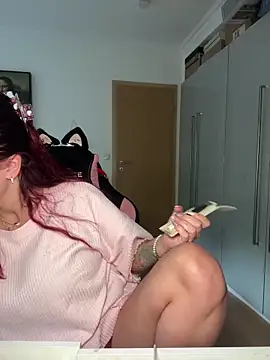 Snapshot of OliviaaFischer chatting on April 19, 2:27 pm OliviaaFischer online show from April 19, 2:27 pm