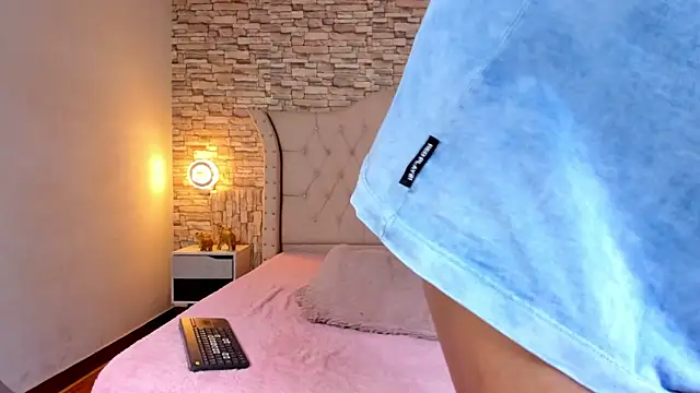 Lucia-Horny24 online show from October 22, 7:57 pm