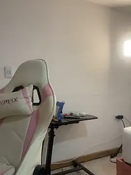 emma hot2006 online show from December 14, 4:01 pm