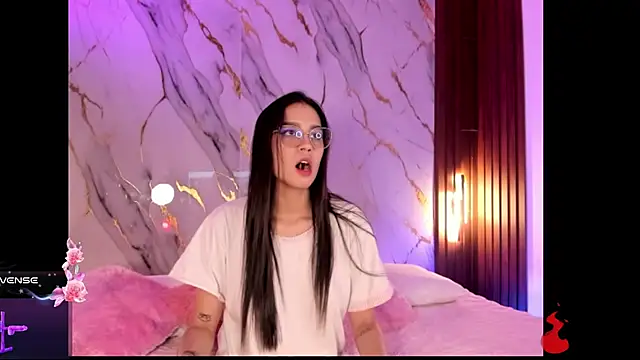 Emmiicute online show from February 18, 8:27 pm