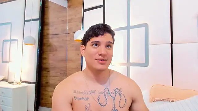 RaymondMorris online show from October 19, 8:09 pm