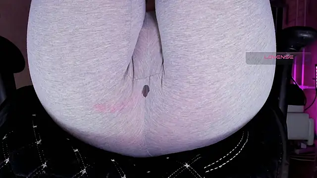 Cameltoe squirt inPants online show from October 18, 12:06 pm