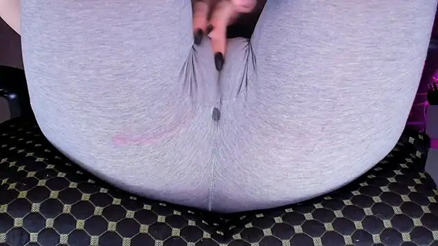 Cameltoe squirt inPants online show from November 7, 1:00 pm