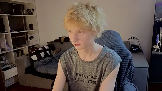 Snapshot of Your_avatar chatting on October 8, 6:05 pm Your avatar online show from October 8, 6:05 pm