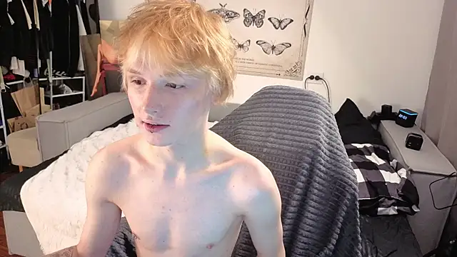 Snapshot of Your_avatar chatting on November 6, 7:04 pm Your avatar online show from November 6, 7:04 pm