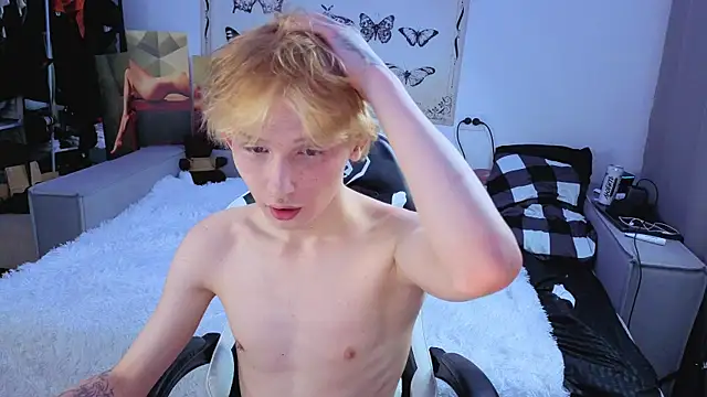 Snapshot of Your_avatar chatting on November 11, 7:58 pm Your avatar online show from November 11, 7:58 pm