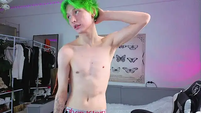 Snapshot of Your_avatar chatting on November 17, 9:42 pm Your avatar online show from November 17, 9:42 pm