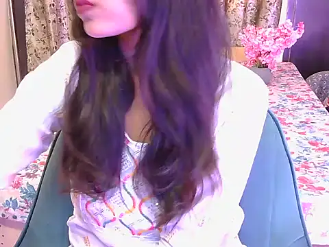 Snapshot of hoty-priya chatting on December 19, 4:41 am hoty-priya online show from December 19, 4:41 am