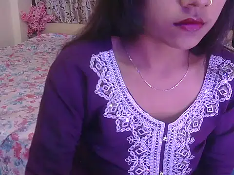 Snapshot of hoty-priya chatting on February 8, 4:38 am hoty-priya online show from February 8, 4:38 am