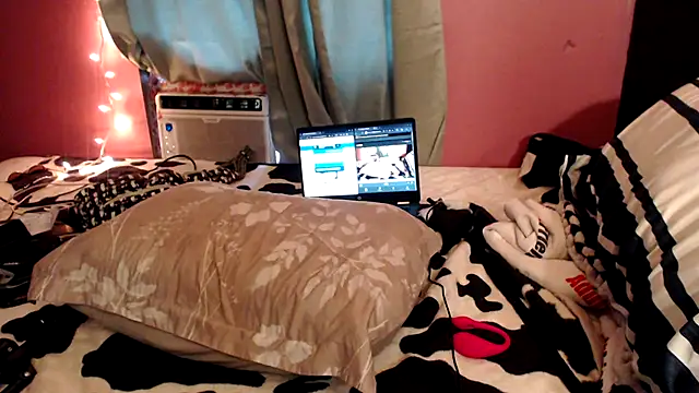 Snapshot of RicaSuave_69 chatting on May 6, 11:10 pm RicaSuave 69 online show from May 6, 11:10 pm