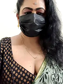 Snapshot of Sweetie_swetha37 chatting on February 18, 8:10 am Sweetie swetha37 online show from February 18, 8:10 am