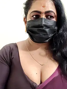 Snapshot of Sweetie_swetha37 chatting on February 24, 5:55 pm Sweetie swetha37 online show from February 24, 5:55 pm