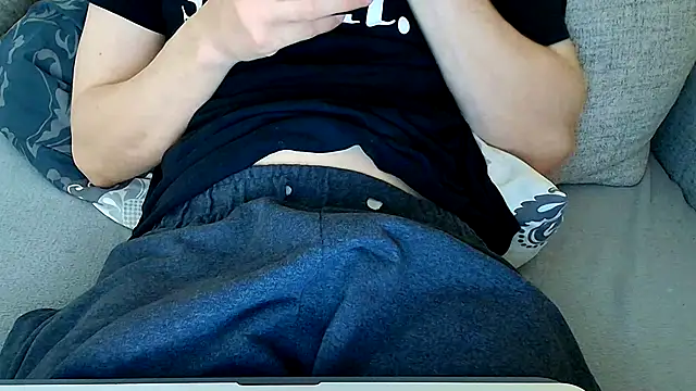 Breezydicksn online show from May 20, 9:43 pm