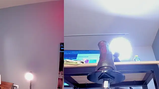 Snapshot of Laraebony_ chatting on April 21, 11:16 am Laraebony online show from April 21, 11:16 am