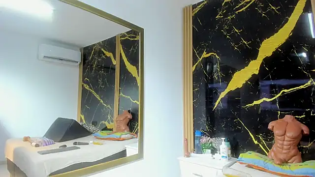 AdrianaVegga online show from February 11, 3:11 am