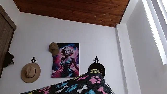 Snapshot of Crystal_Star_ chatting on February 16, 12:01 pm Crystal Star online show from February 16, 12:01 pm