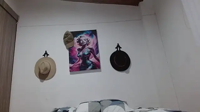 Snapshot of Crystal_Star_ chatting on March 1, 12:23 am Crystal Star online show from March 1, 12:23 am