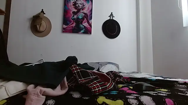 Snapshot of Crystal_Star_ chatting on March 2, 2:35 pm Crystal Star online show from March 2, 2:35 pm