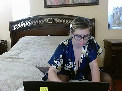 Crystal00Girl online show from November 14, 7:34 pm