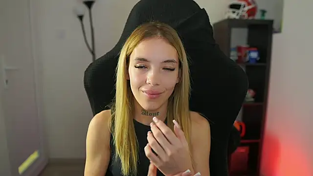 alexxisky online show from October 6, 9:51 am