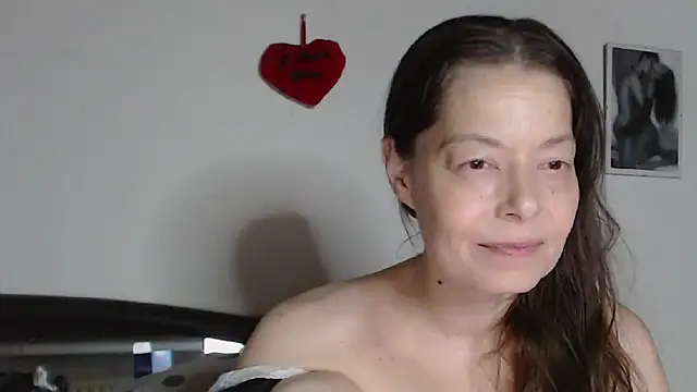 Snapshot of SexySarah177 chatting on April 5, 8:28 pm SexySarah177 online show from April 5, 8:28 pm