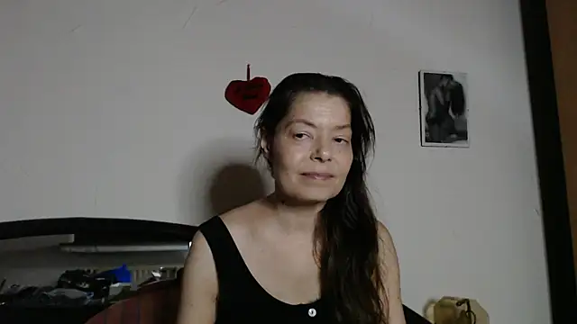 Snapshot of SexySarah177 chatting on June 20, 8:11 pm SexySarah177 online show from June 20, 8:11 pm