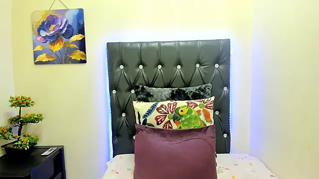 Toxicfantasy4u online show from September 18, 4:42 pm