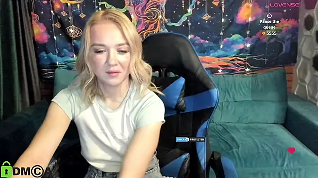 CrystalGirl99 online show from February 2, 8:46 am