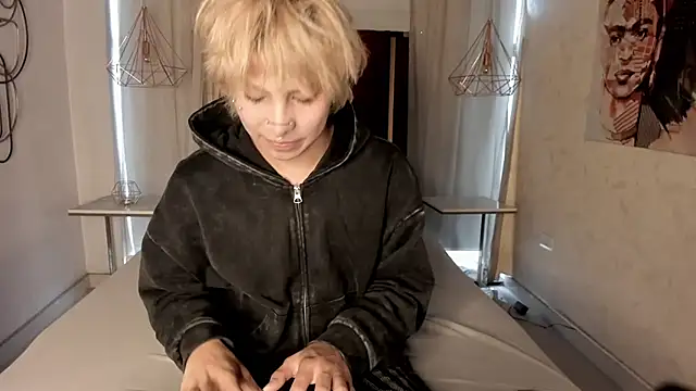 OliIverr22 online show from November 25, 8:20 pm