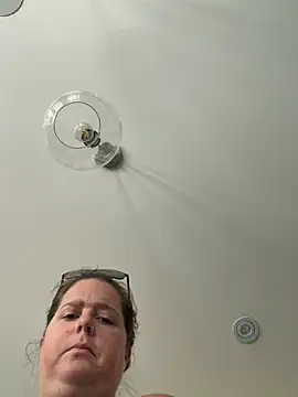 hornykitty1210 online show from June 12, 1:43 pm