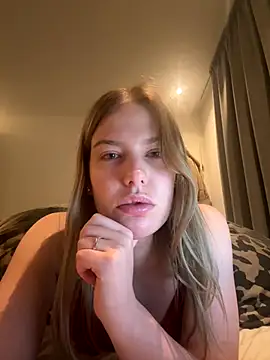Chloemillerrxx online show from December 14, 9:19 pm