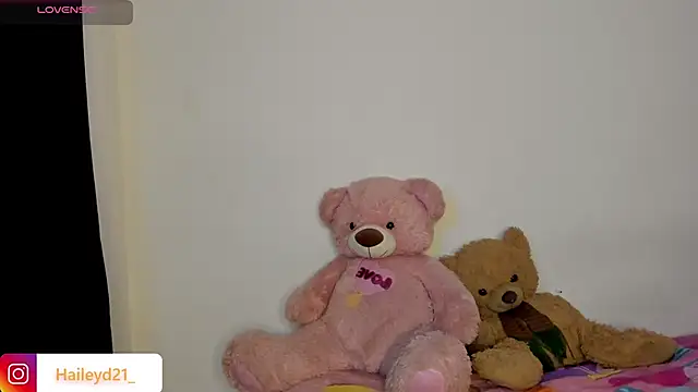 HaileyDuke online show from March 28, 12:10 am