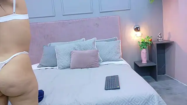 Snapshot of Camila_Hill_ chatting on October 8, 1:09 pm Camila Hill online show from October 8, 1:09 pm