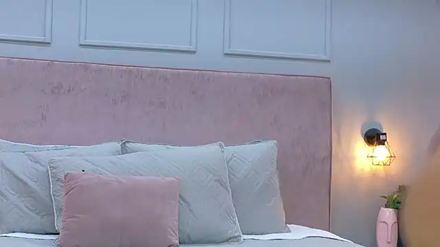 Snapshot of Camila_Hill_ chatting on February 10, 4:22 pm Camila Hill online show from February 10, 4:22 pm