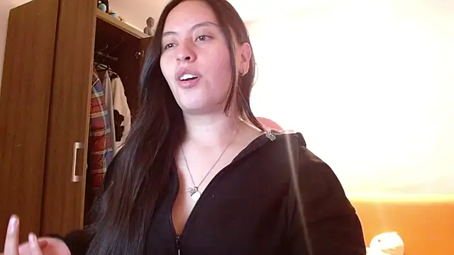 Snapshot of madissooon__ chatting on November 14, 4:00 am madissooon online show from November 14, 4:00 am