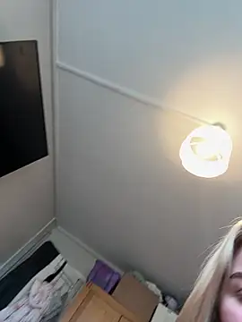 Snapshot of Layla_20_ chatting on November 27, 2:08 pm Layla 20 online show from November 27, 2:08 pm