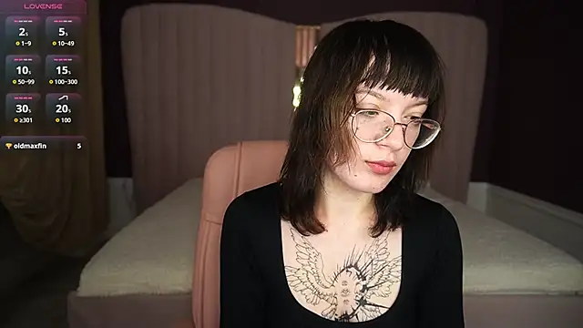 Pixie Peachh online show from October 8, 4:10 am