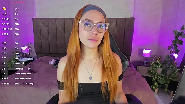 Snapshot of LanaMills_ chatting on October 9, 3:59 am LanaMills online show from October 9, 3:59 am