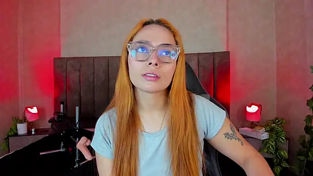 Snapshot of LanaMills_ chatting on October 19, 5:08 am LanaMills online show from October 19, 5:08 am