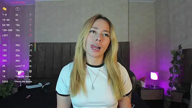 Snapshot of LanaMills_ chatting on December 1, 3:55 am LanaMills online show from December 1, 3:55 am