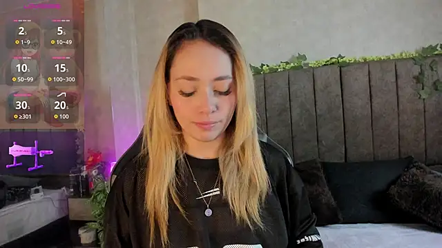 LanaMills  online show from February 4, 5:02 am