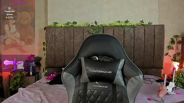 LanaMills  online show from March 30, 5:41 am