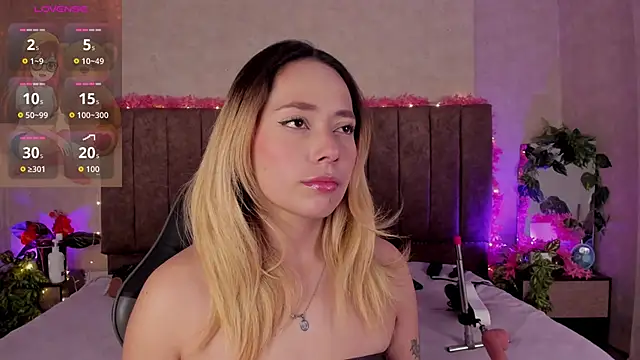 LanaMills  online show from June 30, 4:35 am
