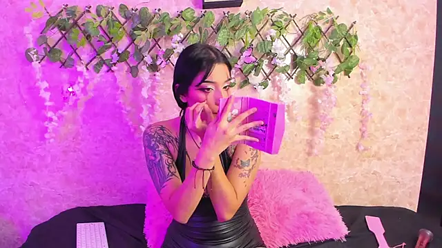 ImEmily444 online show from October 19, 1:28 am