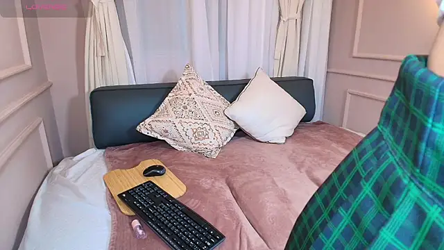 Nahomi key  online show from October 31, 11:33 am