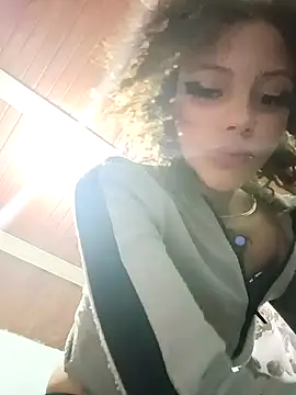 elisabethflores online show from December 19, 4:41 am