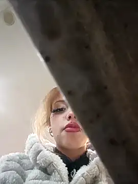 elisabethflores online show from January 6, 10:01 pm