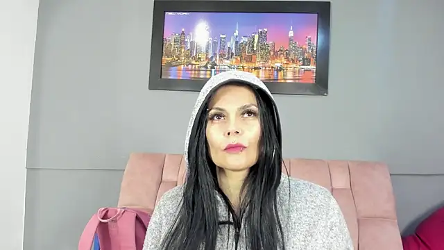 Snapshot of CharlotteCottin chatting on May 13, 11:07 am CharlotteCottin online show from May 13, 11:07 am